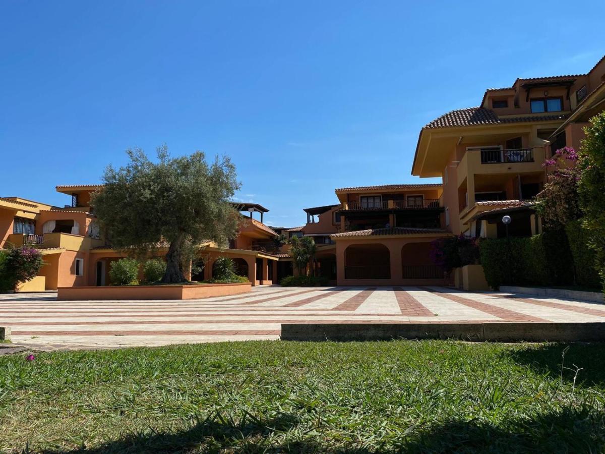 Villa Ampio Trilocale Sul Golfo Di Marinella Marinella  Exterior foto