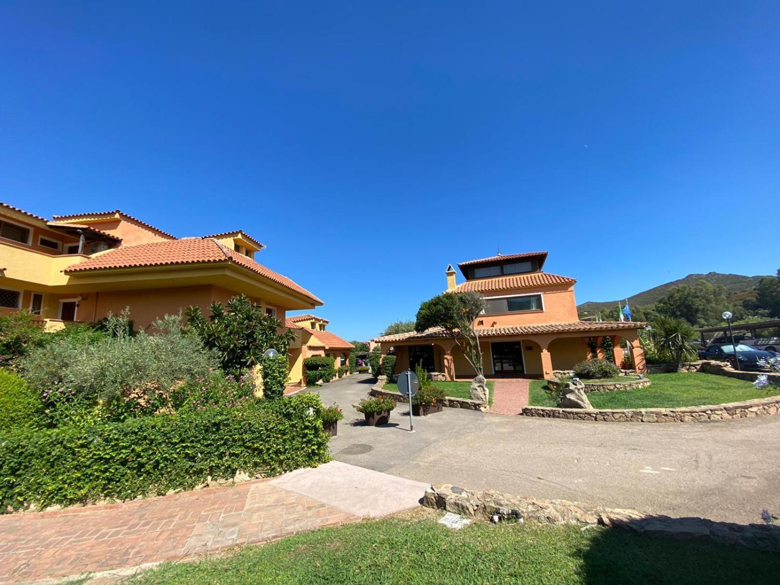 Villa Ampio Trilocale Sul Golfo Di Marinella Marinella  Exterior foto